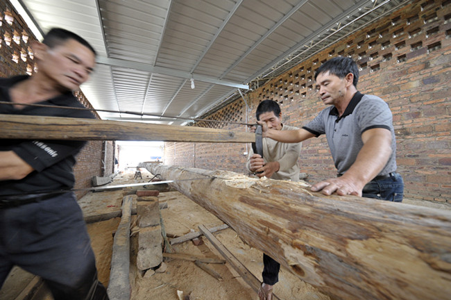 An inheritor of ancient boat making techniques