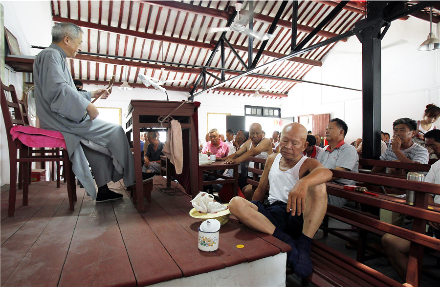 Nongtang:symbols of a vanishing life in Shanghai