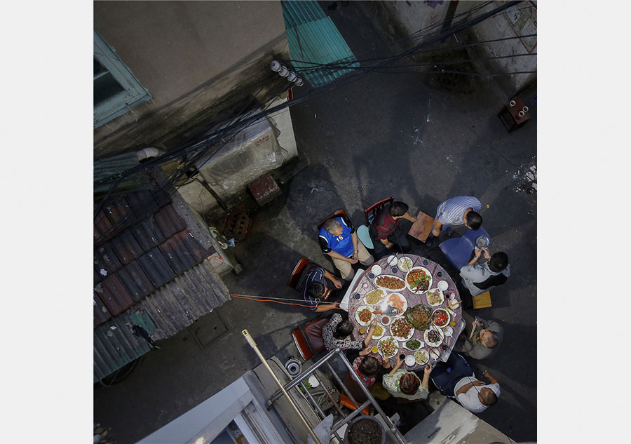 Nongtang:symbols of a vanishing life in Shanghai