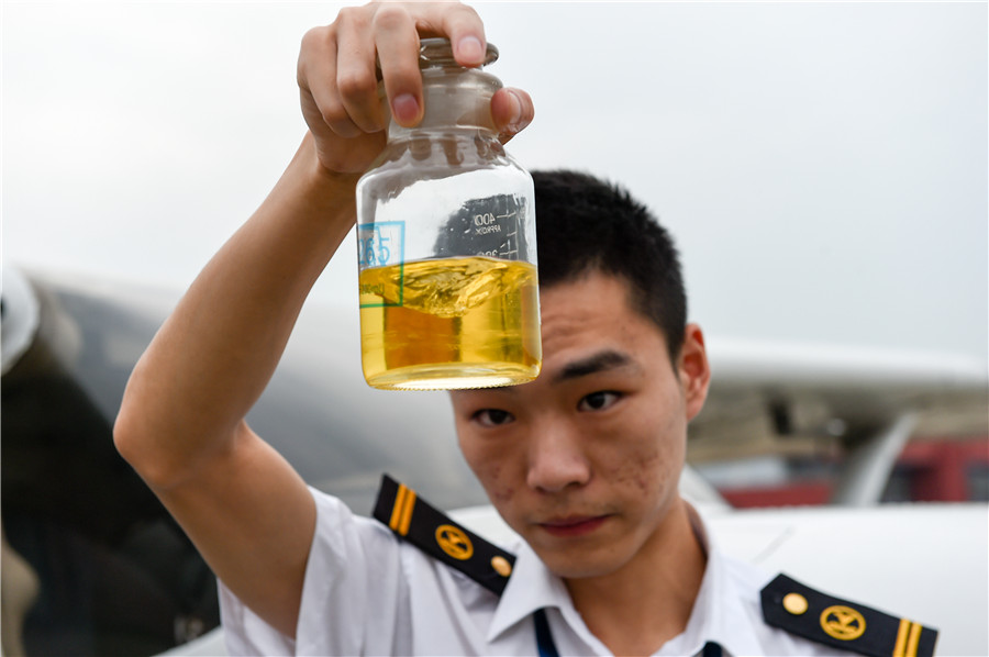 Pilots trained to fly high