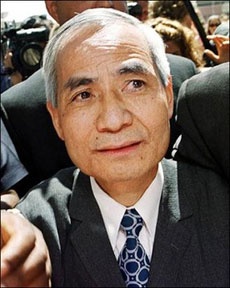 US nuclear scientist Wen Ho Lee, pictured here in 2000, once a suspected spy for China, settled lawsuits against the US government and major news media for 1.64 million dollars, the US Justice Department said.(AFP