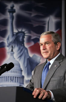 U.S. President George W. Bush speaks about immigration reform during a stop in Omaha, Nebraska June 7, 2006 REUTERS/Kevin Lamarque (UNITED STATES)