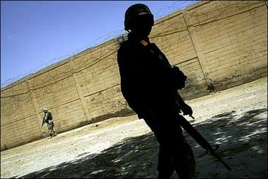 US soldiers secure a building holding Iraqi detainees at Abu Ghraib prison outside Baghdad, in 2004. A California-based filmmaker has filed a lawsuit here against top military officials over his detention by US forces in Iraq in 2005, court documents filed here show.(AFP/Pool/File/Damir Sagolj)