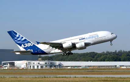An Airbus A380 double-decker superjumbo takes off for the first long-distance test flight with hundreds of passengers on board drawn from Airbus staff and cabin design specialists in Toulouse, southwestern France September 4, 2006.