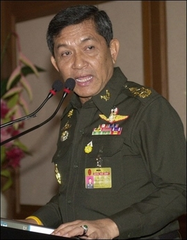 Investigators have failed to uncover solid evidence to support corruption charges against Thailand's ousted prime minister Thaksin Shinawatra, General Sonthi Boonyaratglin, seen here, the nation's coup leader said in an interview(AFP