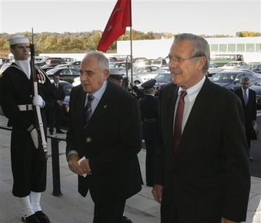 U.S. Defense Sec. Donald Rumsfeld, right, receives Turkey's Minister of National Defense Vecdi Gonul during an honor cordon at the Pentagon in Washington Monday, Oct. 30, 2006. (AP 