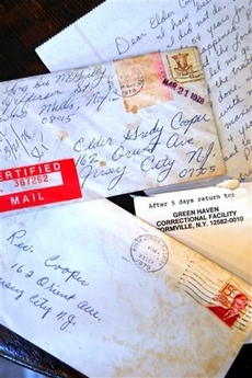 Letters, most of which remained unopened, are shown in the home of Bill Lacovara in Ventnor, N.J., Monday, Oct. 30, 2006. Over 300 prayer letters addressed to a Jersey City, N.J., pastor were found near a pier in Atlantic City, N.J., some dated as far back as the late 1970's. (AP 