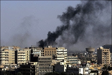 Smoke rises from the site of an explosion in central Baghdad, 12 November 2006. US President George W. Bush, sticking to his guns despite a stinging election defeat, rejected new overtures to Iran and Syria, and opposed a fixed timetable for a US withdrawal from Iraq.(AFP/File