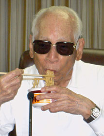 Momofuku Ando, the founder of Nissin Food Products Co., eats Chicken Ramen in Osaka, western Japan, in this August 25, 2006 file photo. Ando died on January 5, 2007 at the age of 96, an official at the company said.