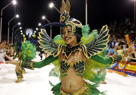 A member of the Kamarr carnival group performs during the annual El Carnaval del Pais (country's carnival) in Gualeguaychu, some 230 km (143 miles) north of Buenos Aires, January 7 , 2007. Around 1,000 dancers participated in the event which is considered to be one of the most important carnivals in Argentina. 