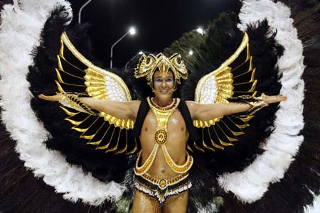 A member of the Kamarr carnival group performs during the annual El Carnaval del Pais (country's carnival) in Gualeguaychu, some 230 km (143 miles) north of Buenos Aires, January 7 , 2007. Around 1,000 dancers participated in the event which is considered to be one of the most important carnivals in Argentina. 