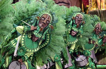 Members of Kamarr carnival group perform during the annual El Carnaval del Pais (country's carnival) in Gualeguaychu, some 230 km (143 miles) north of Buenos Aires, January 6 , 2007. Around 1,000 dancers participated in the event which is considered to be one of the most important carnivals in Argentina. Picture taken January 6, 2007.