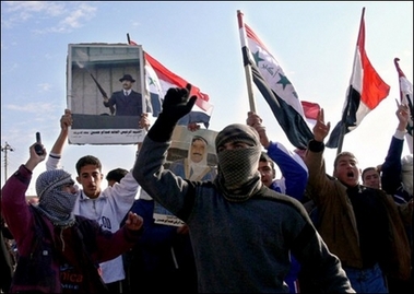 Protestors demonstrate against the bungled execution of Saddam Hussein outside the Al-Askari mosque in the Iraqi town of Samarra in a file photo.(AFP