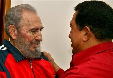 Cuba's President Fidel Castro (L) greets his Venezuelan counterpart Hugo Chavez in Havana January 29, 2007. State television showed Fidel Castro for the first time in three months on Tuesday and the ailing Cuban leader said he was still in the fight to recover from surgery that forced him to relinquish power last July. Picture taken January 29, 2007