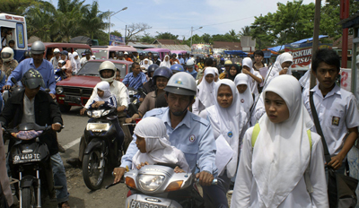flee to the streets after strong earthquakes hit the city of Padang in West Sumatra March 6, 2007. Two strong earthquakes hit Indonesia's Sumatra island on Tuesday, killing at least 70 people, flattening buildings and sending emergency operations into full swing to deal with the injured and displaced. 