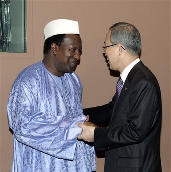 Secretary-General of United Nations Ban Ki-Moon, right, greets Oumar Konare, left, chairman of the African Union and former president of Mali at the beginning of an informal meeting regarding Sudan at U.N. headquarters on Monday, April 16, 2007. (AP 