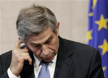 Wolfowitz appeals to board over his job