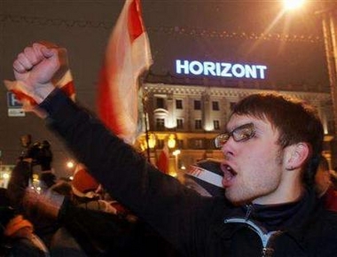 Lukashenko faces challenge from protesters