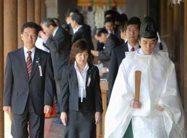 Japan's ruling LDP visit war shrine