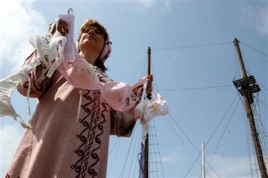 Women break bra world record