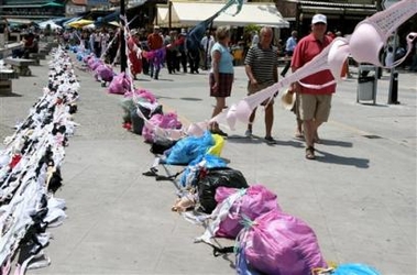 Women break bra world record