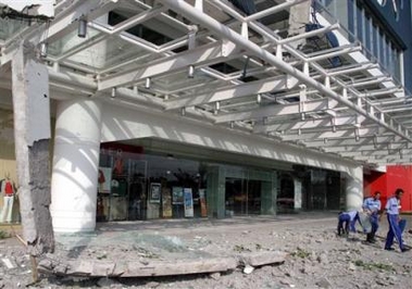 211 reported killed in Indonesian quake