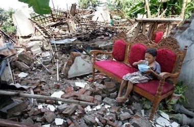 Hopes wane for Indonesia quake survivors