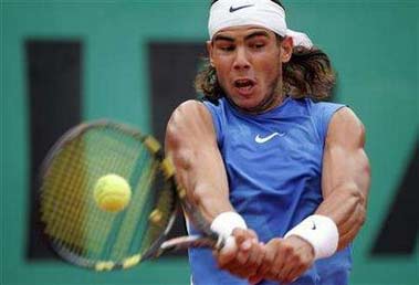 Nadal chokes on banana