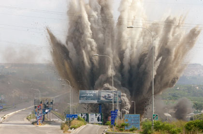 Israeli missiles hit Lebanon bridge