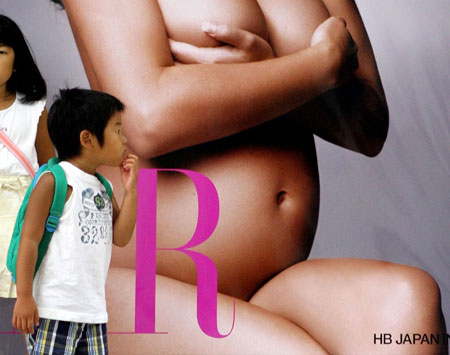 Pregnant and nude Britney in Tokyo subway