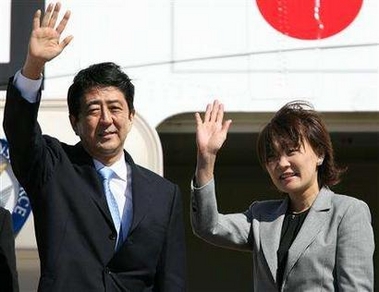 Japan first lady may soften husband's image overseas