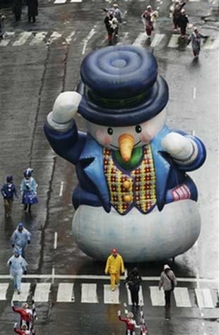 Macy's balloons fly through rain, wind