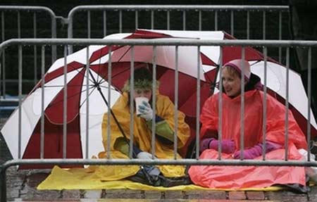 Macy's balloons fly through rain, wind