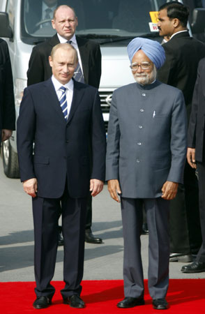 Putin seeks stake in Indian energy, military market