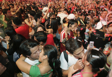 Be crazy about upcoming Valentine's Day