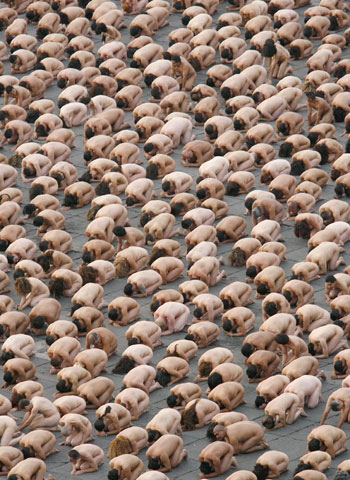 Naked volunteers pose for US photographer Spencer Tunick 