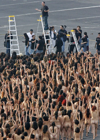 Naked volunteers pose for US photographer Spencer Tunick 