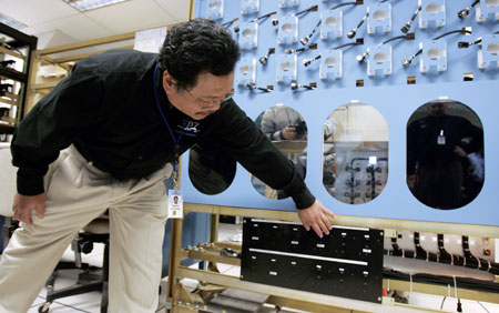 Boeing to lift veil on 787 Dreamliner