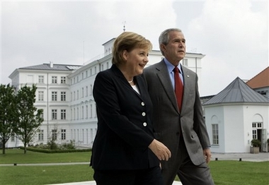 Bush says Russia won't attack Europe 