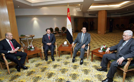 Olmert meets Abbas in Sharm el-Sheikh