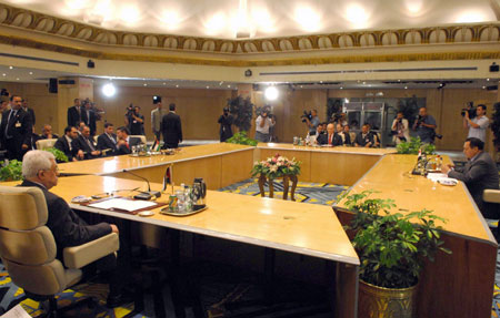 Olmert meets Abbas in Sharm el-Sheikh