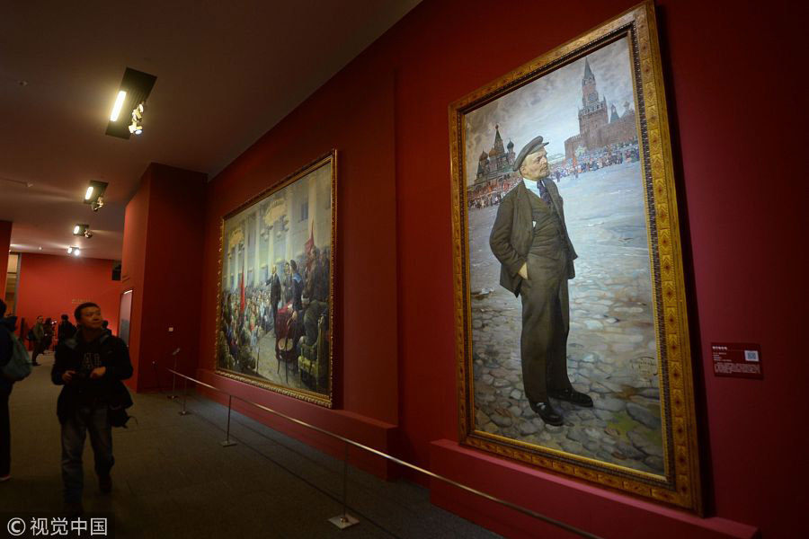 Beijing holds exhibition marking October Revolution