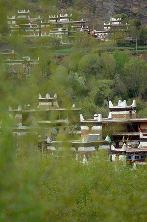 Tibetan houses: one of the most beautiful scenes in Ganzi