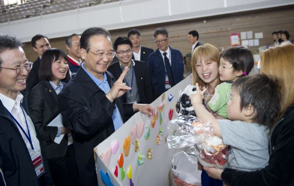 Premier Wen visits disaster-ravaged Fukushima