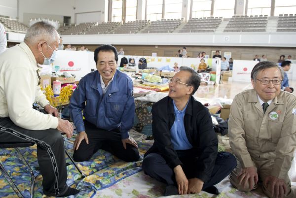 Premier Wen visits disaster-ravaged Fukushima