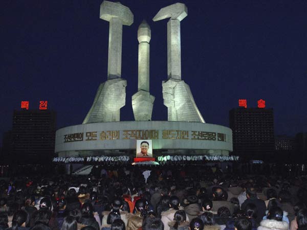 People in Pyongyang mourn death of Kim