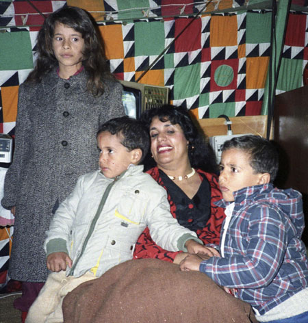 Gadhafi's family flee to Algeria: media