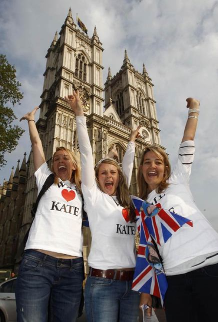 Fans flock, flags flap at royal wedding locale