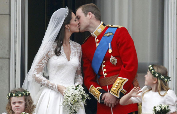 Royal newlyweds share first public kiss