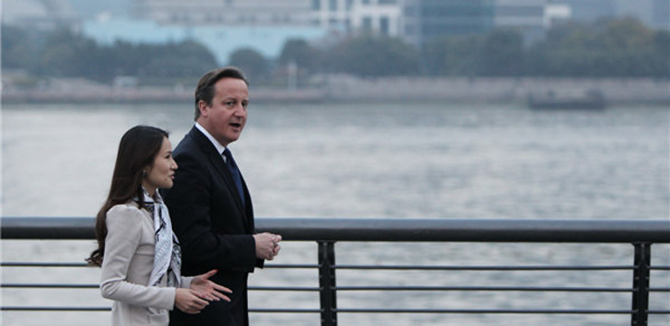 British PM stops at Shanghai's Bund